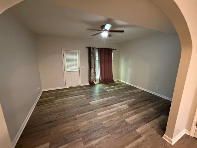 Building Photo - 500-502 Greentree
