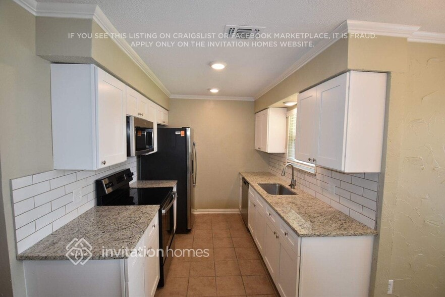 Building Photo - 424 Guadalupe Dr