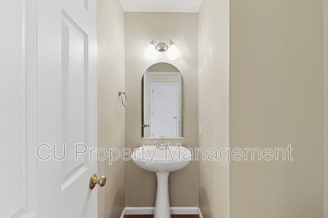 Building Photo - 902 Indigo Dr