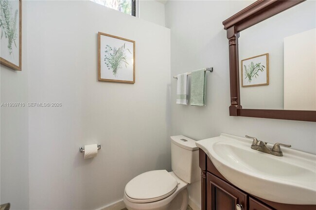 Building Photo - 1501 NE 24th St