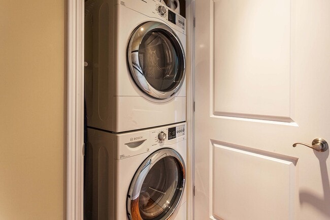 Building Photo - 2990 E 17th Ave