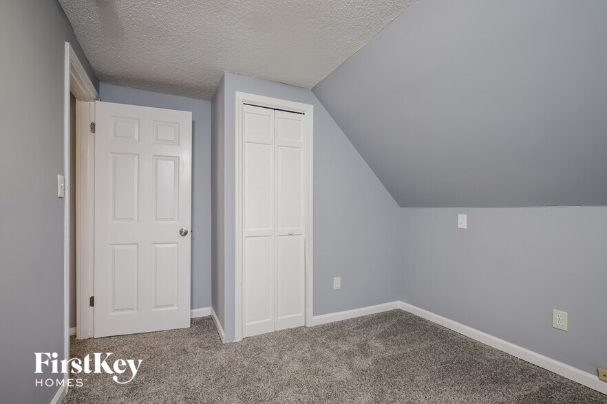 Building Photo - 3808 Spring Branch Dr