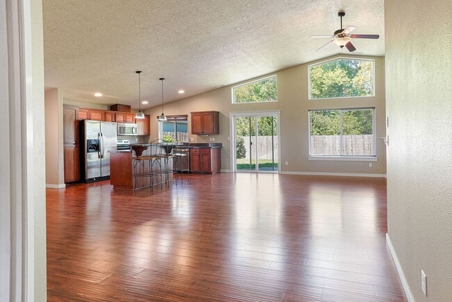 Building Photo - Well-Kept 3 bed, 2 bath home in South Salem