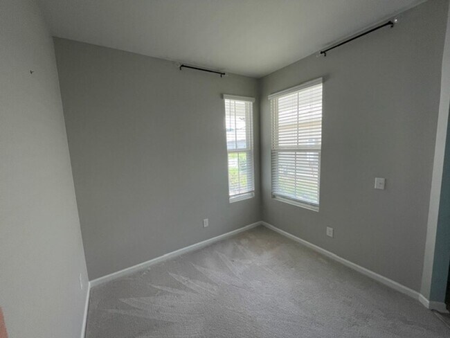 Building Photo - 802 Destiny Dr