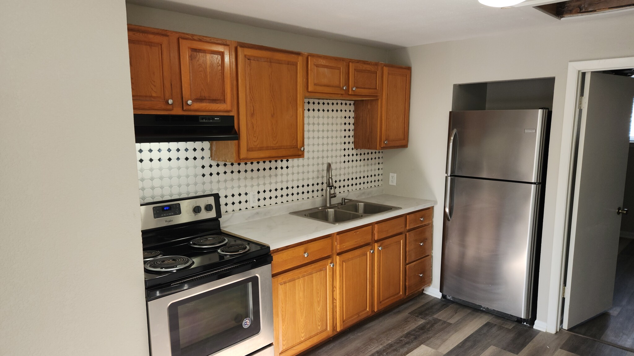 Building Photo - 30917 Shady Ln