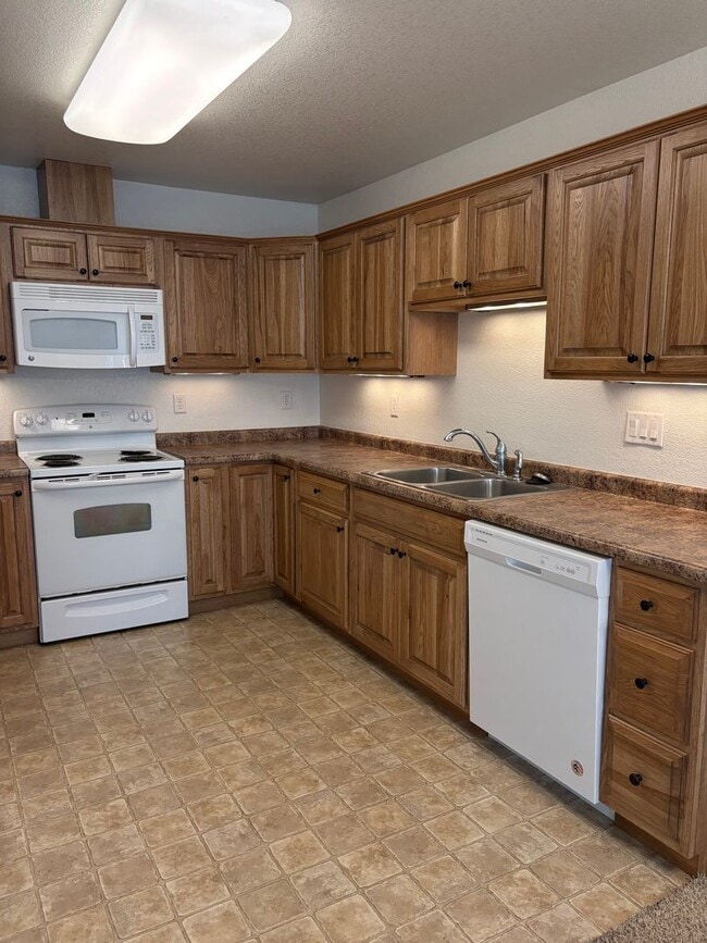 Building Photo - 1 Bedroom/1 Bathroom Off Barnes and Oro Blanco $1300