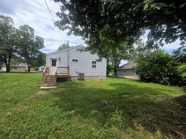 Building Photo - 2842 W Elm St