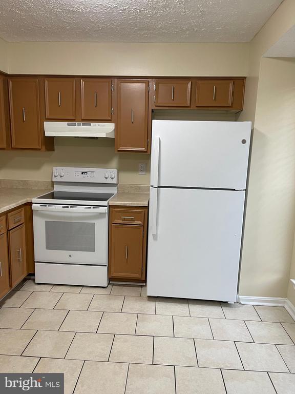 Building Photo - 2420 Rosecroft Ct