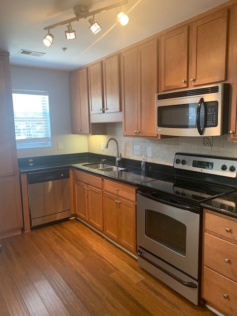 Building Photo - 225 Winding River Dr