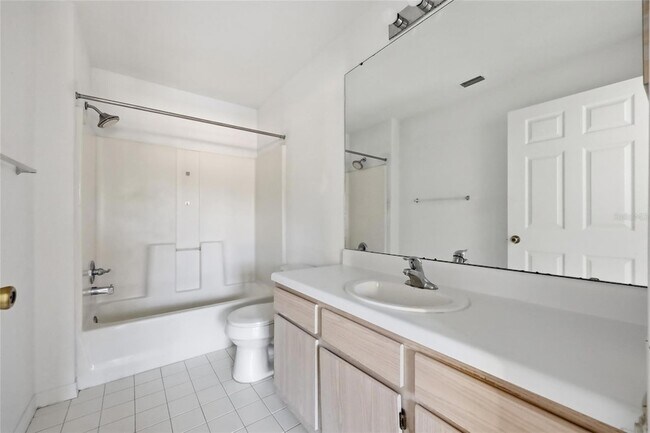 Building Photo - 5447 Vineland Rd