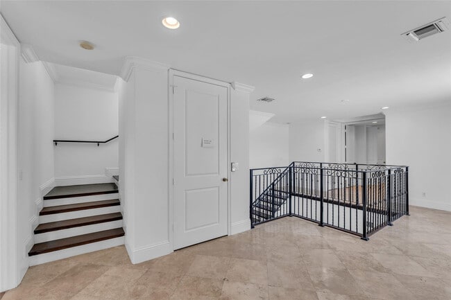 Building Photo - 416 SW 11th St