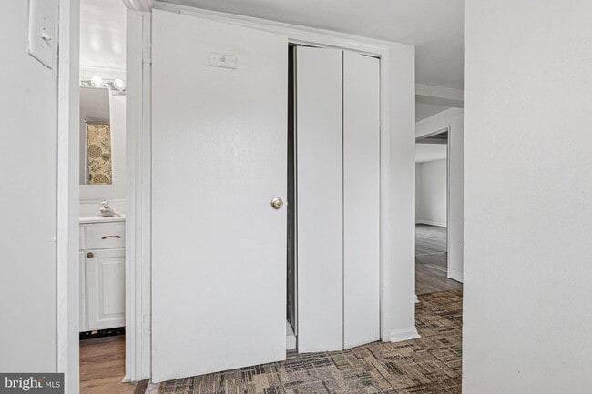 Building Photo - 1915 Rettman Ln