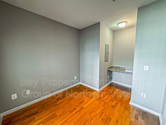 Building Photo - 4850 Eisenhower Ave