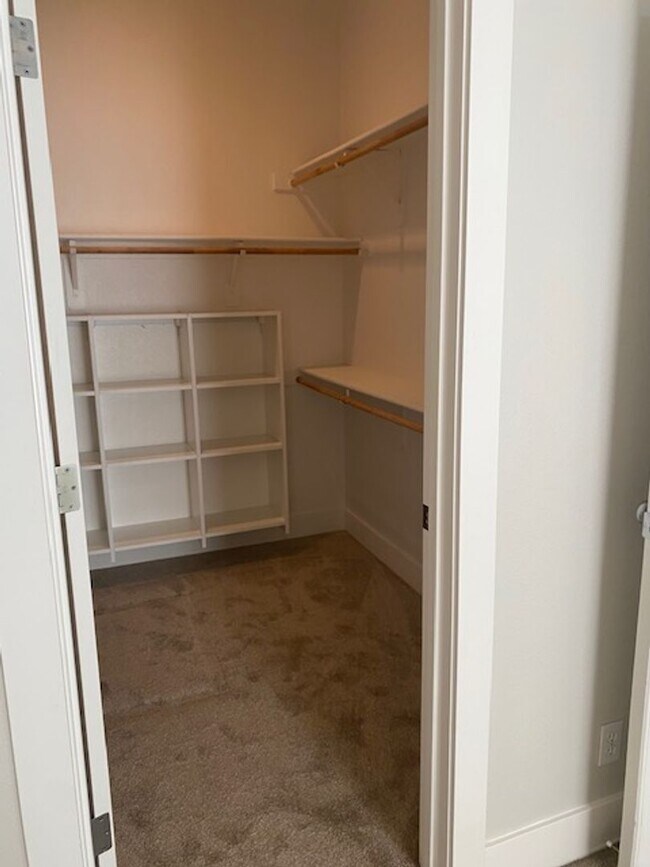 Building Photo - Sweet, perfect 10 located in Caughlin Ranc...