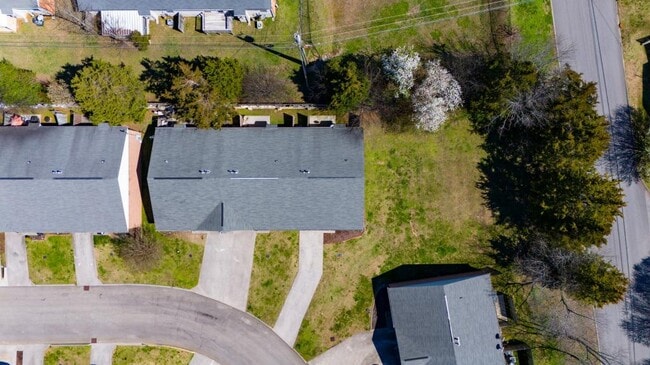 Building Photo - 334 Hawthorne Oaks Way