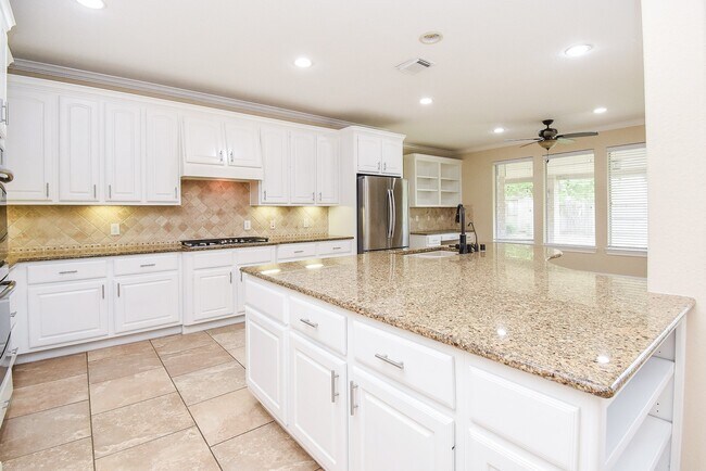 Building Photo - 7606 Westmoreland Dr
