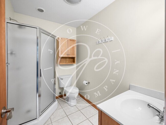 Building Photo - "Elegant and Spacious 3-Bedroom home on 4 levels in the heart of Downtown Toledo with amazing vie...