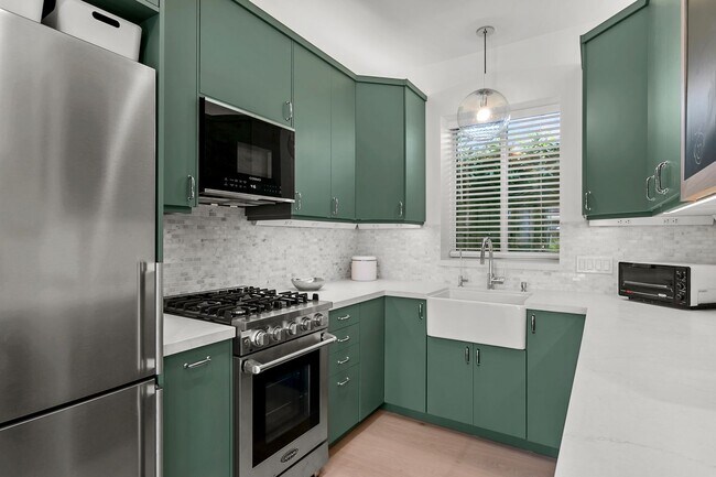 Building Photo - Newly-Built, Fully-Furnished ADU in Corona...