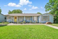Building Photo - 5213 Lovell Ave