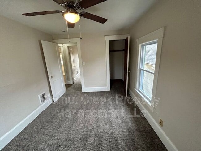 Building Photo - 100 Rush St