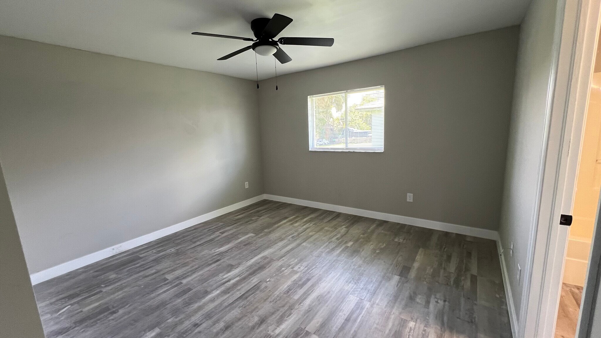 Building Photo - 2127 Towles St