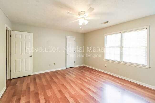 Building Photo - 2140 Kings Gate Cir