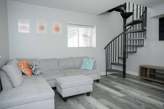 Building Photo - 2 bedroom / 2 bathroom home for rent in Cedar Lake