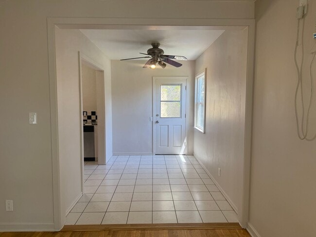 Building Photo - 1313 Douglas St