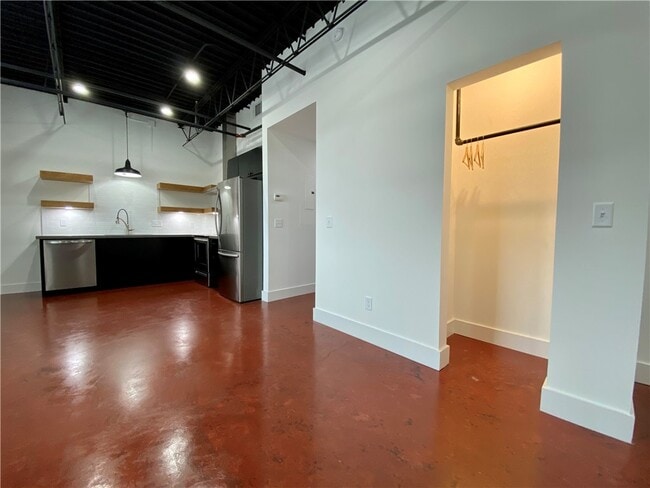 Building Photo - 111 S Main St