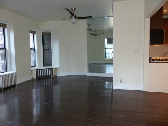 Building Photo - Stunning, Super Sunny Pre-War CORNER 1 BD,...