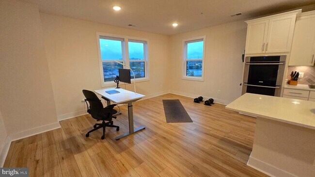 Building Photo - 44768 Tiverton Sq