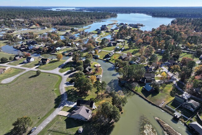 Building Photo - 14 Wildwood Lake Dr