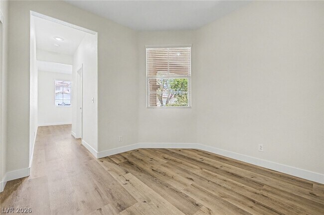 Building Photo - 571 Kavanagh Pl