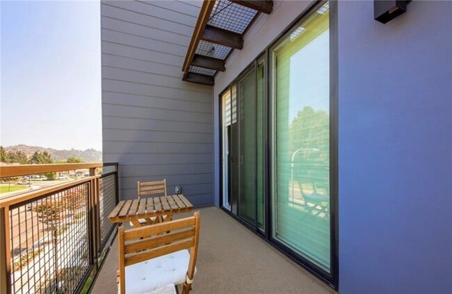 Building Photo - 430 W Central Ave