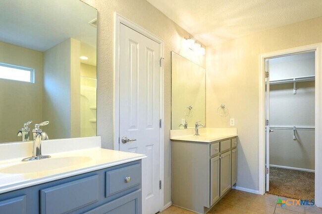 Building Photo - 1370 Tractor Pass