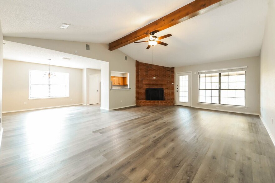 Building Photo - 7618 Creek Wood Dr