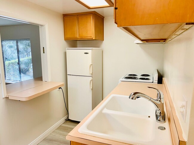 Building Photo - 1BD/1BA LA JOLLA COTTAGE ACROSS FROM WINDANSEA! AVAILABLE JUNE FOR $2,895/mo!