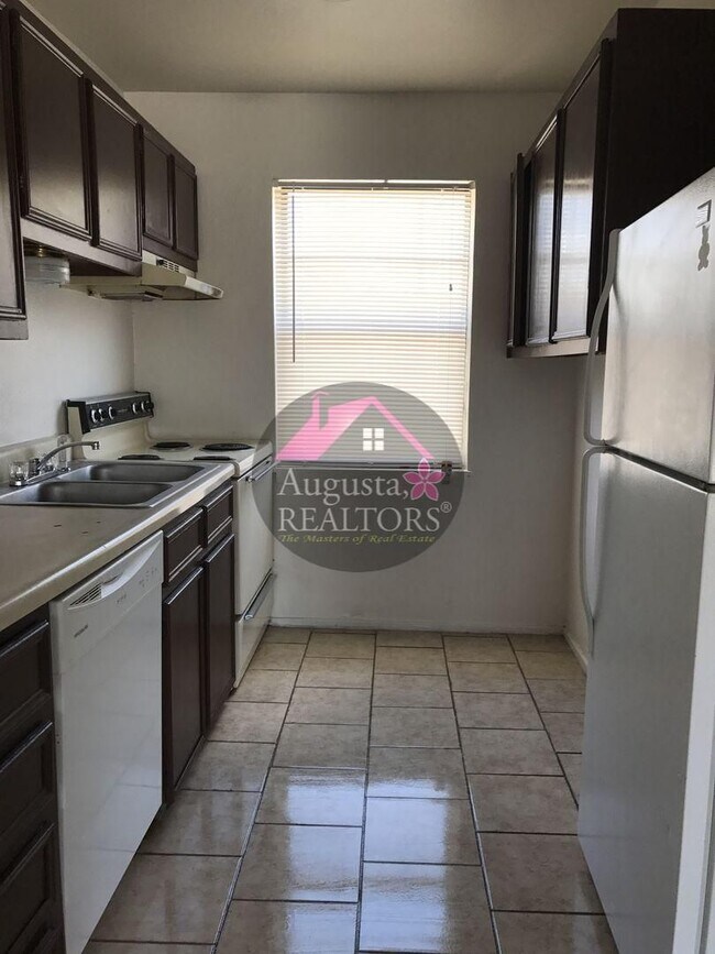 Building Photo - Very Nice 2 Bedroom Apartment at Mirabella Village