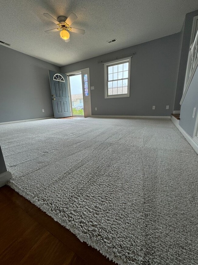 Building Photo - PRICE REDUCTION 2 Bedroom Condo! Available AUGUST 2026!  Monthly Rent $1,600