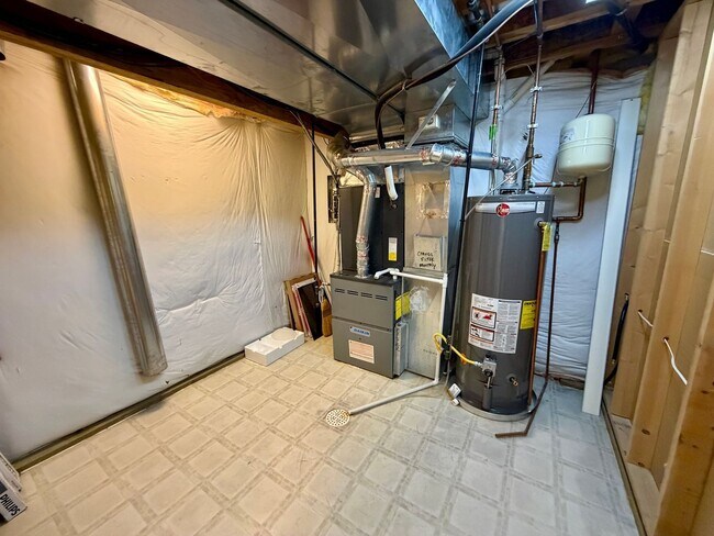 Building Photo - 625 Red Tail Dr