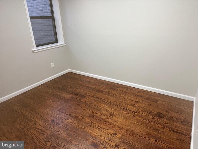 Building Photo - 810 McDowell Ave