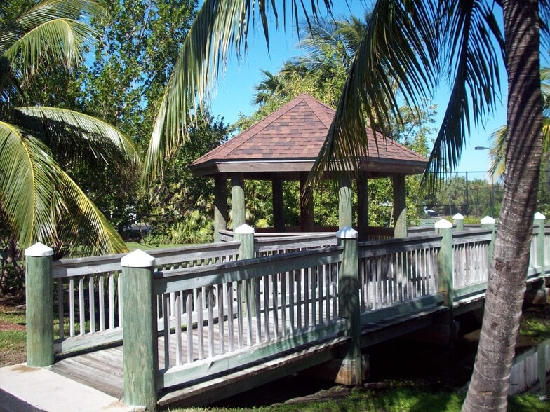 Building Photo - 3655 Seaside Dr