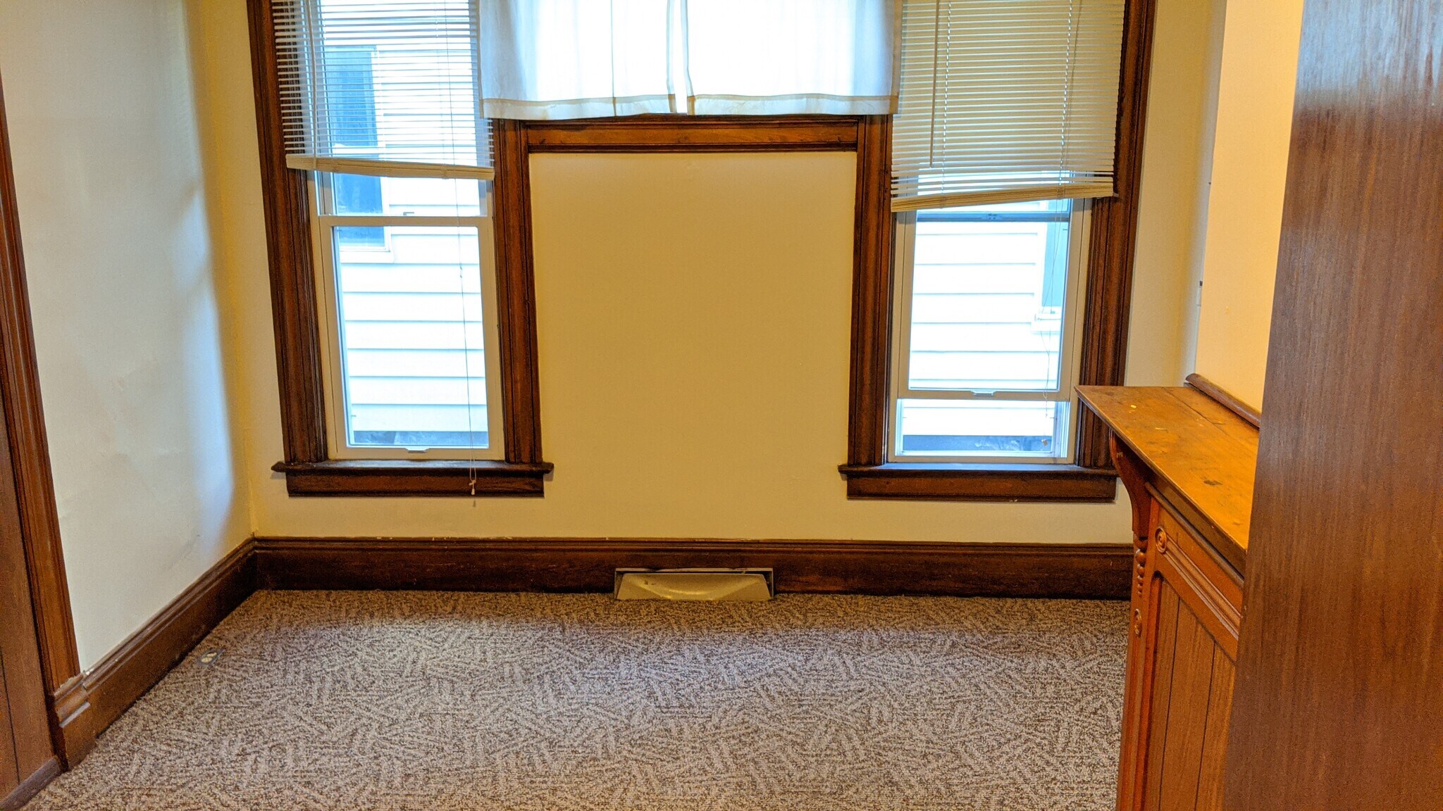 Building Photo - 904 Vine St