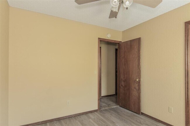 Building Photo - 10616 S Blackwelder Ave