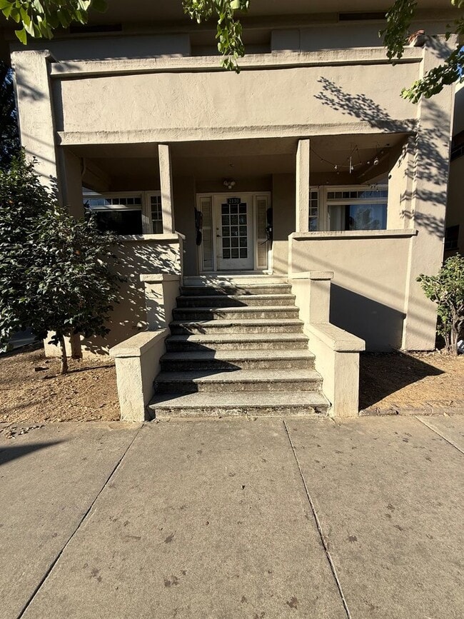 Primary Photo - 2130 P St