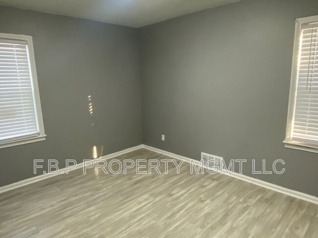 Building Photo - 19480 Huntington Rd