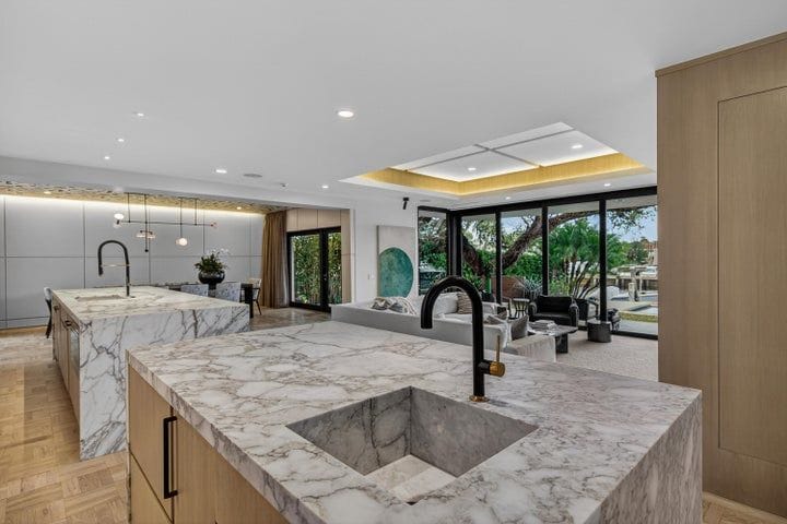 Building Photo - 420 SE 17th Ave