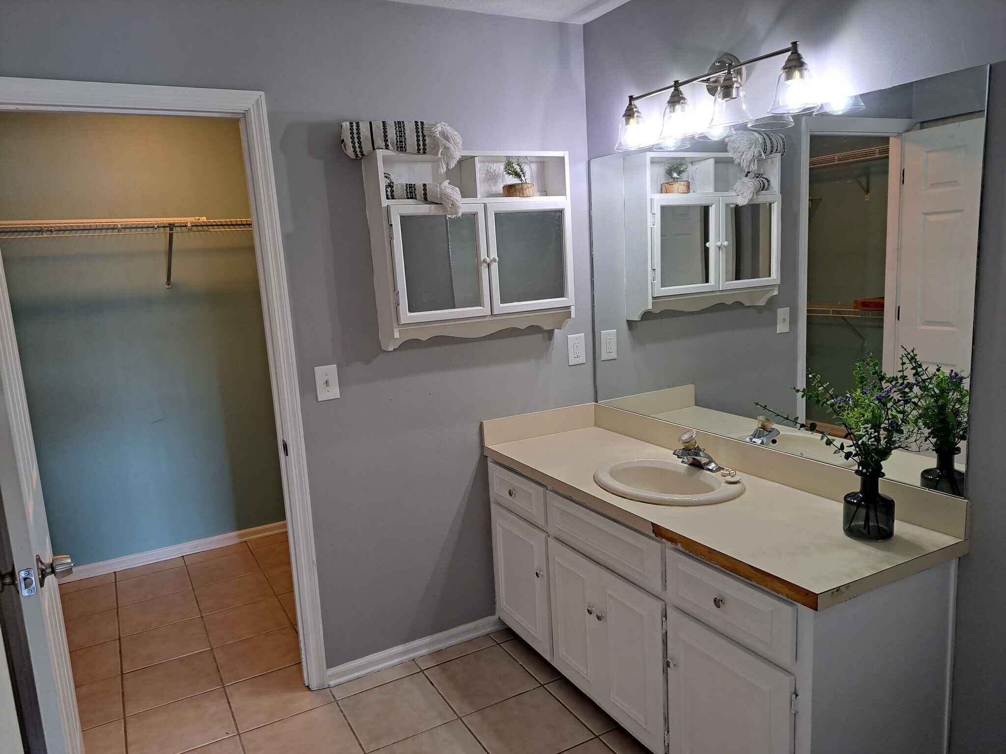 Building Photo - 3808 Overlook Dr