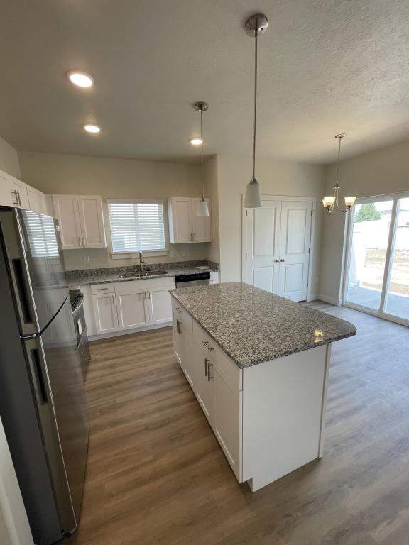 Building Photo - 1043 W 600 S