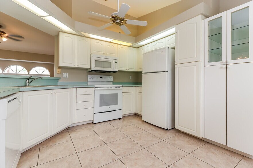 Building Photo - 239 Allworthy St